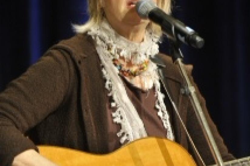 Juno Award-winning singer/songwriter Shari Ulrich energizes delegates with her classic anthems including "Stand" (November 21)